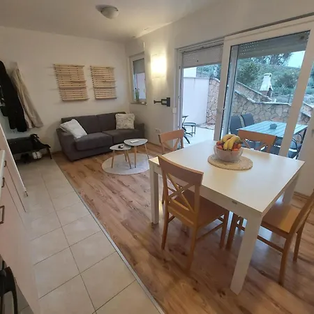 Dante Domus Aurea Apartamento Milna (Brac)