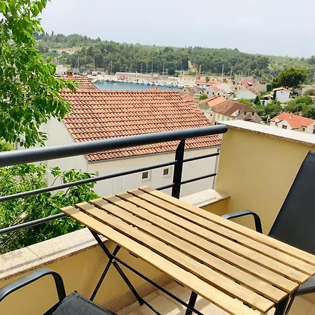 Dante Domus Aurea Milna (Brac)